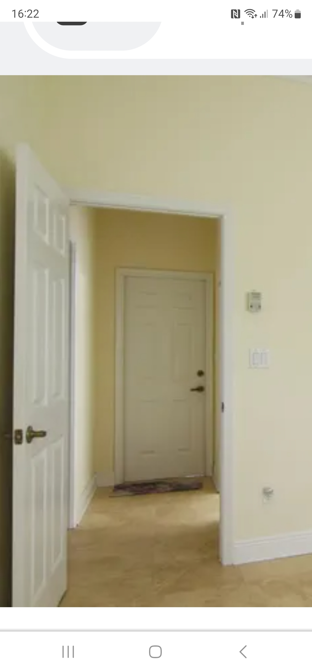 Salón y habitación.