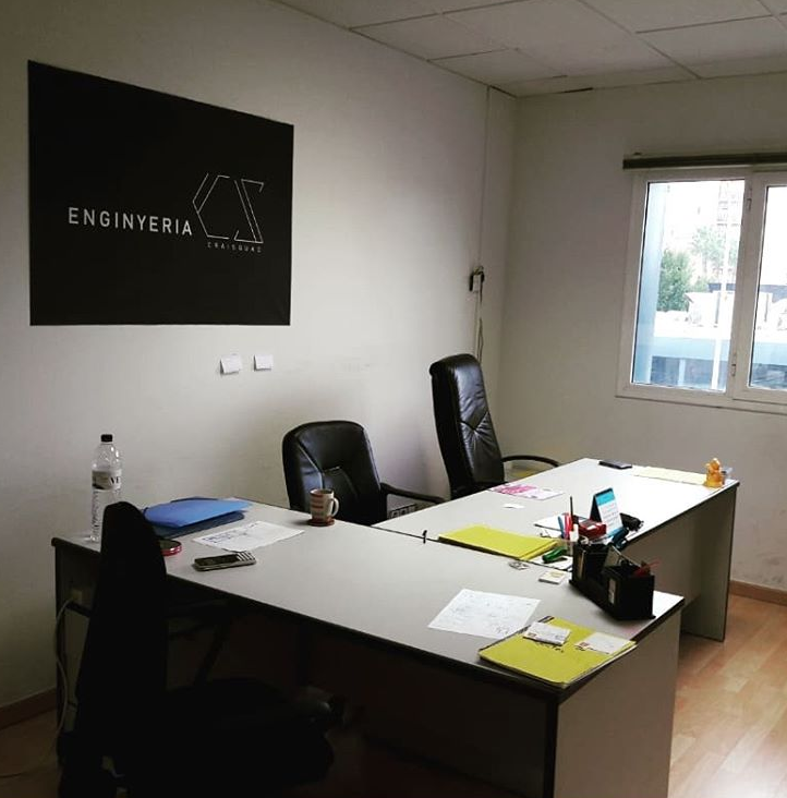 Simpatía en el despacho :)