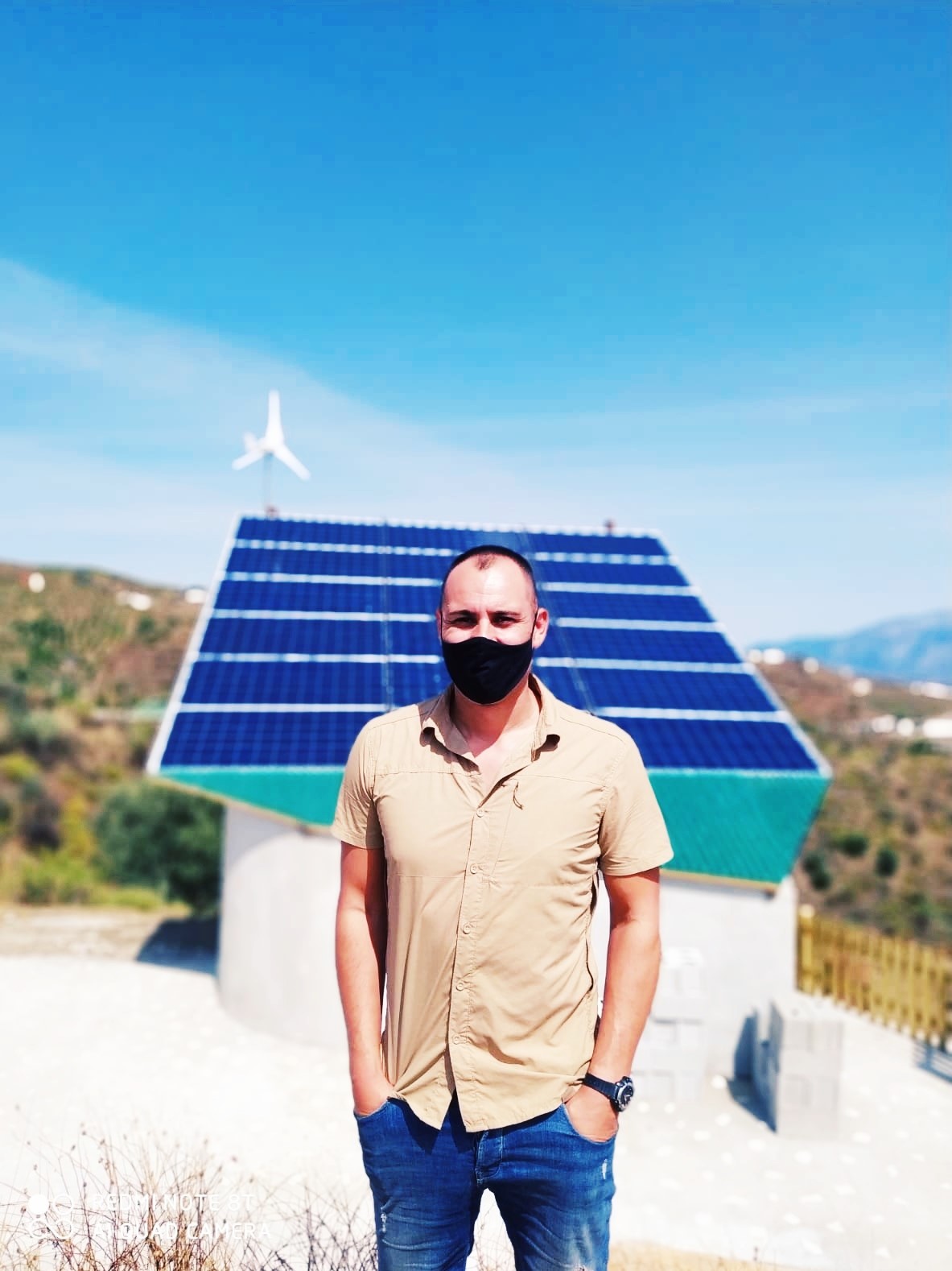 Instalación fotovoltaica-eólica aislada