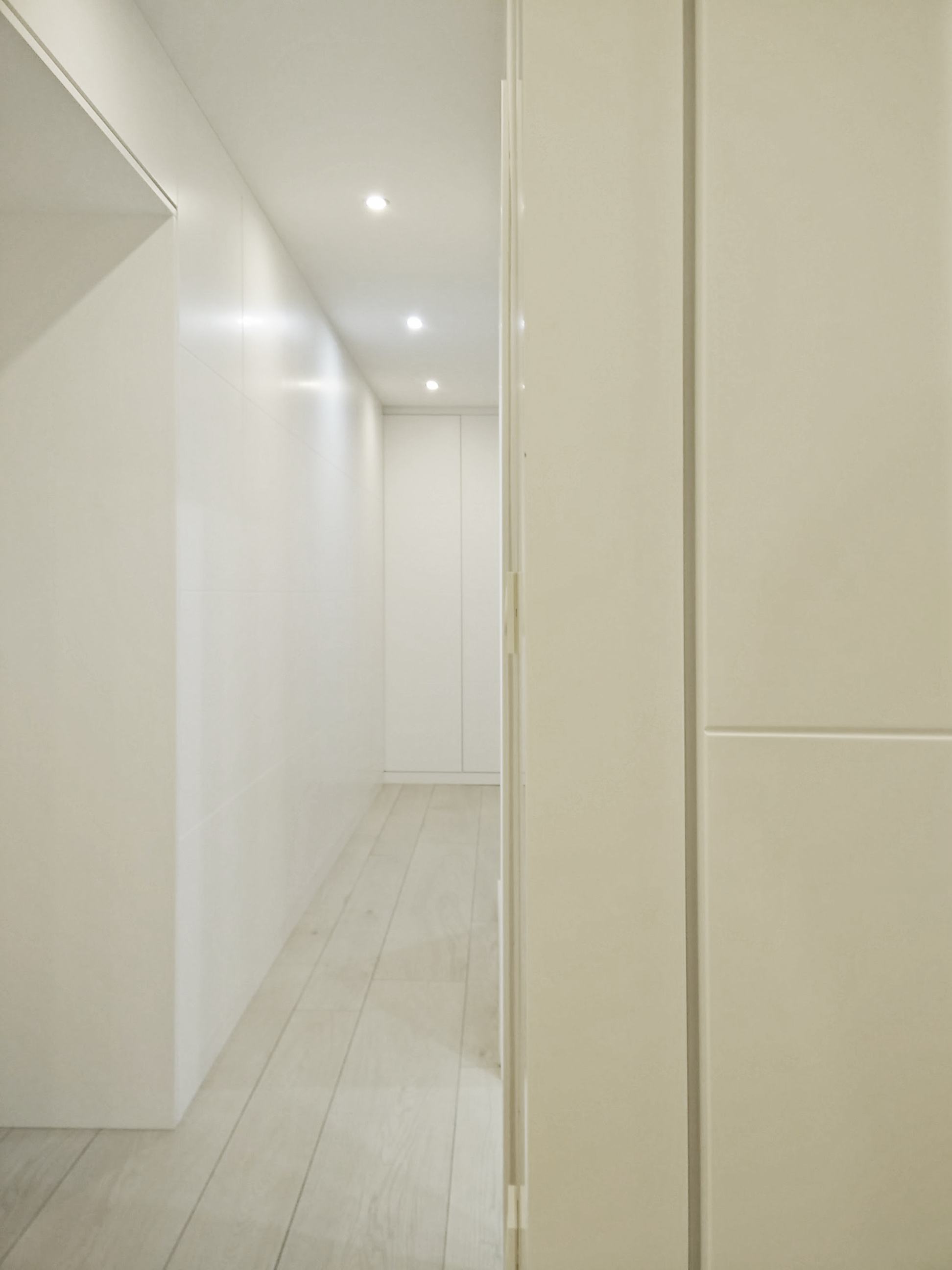 Pasillo con armarios