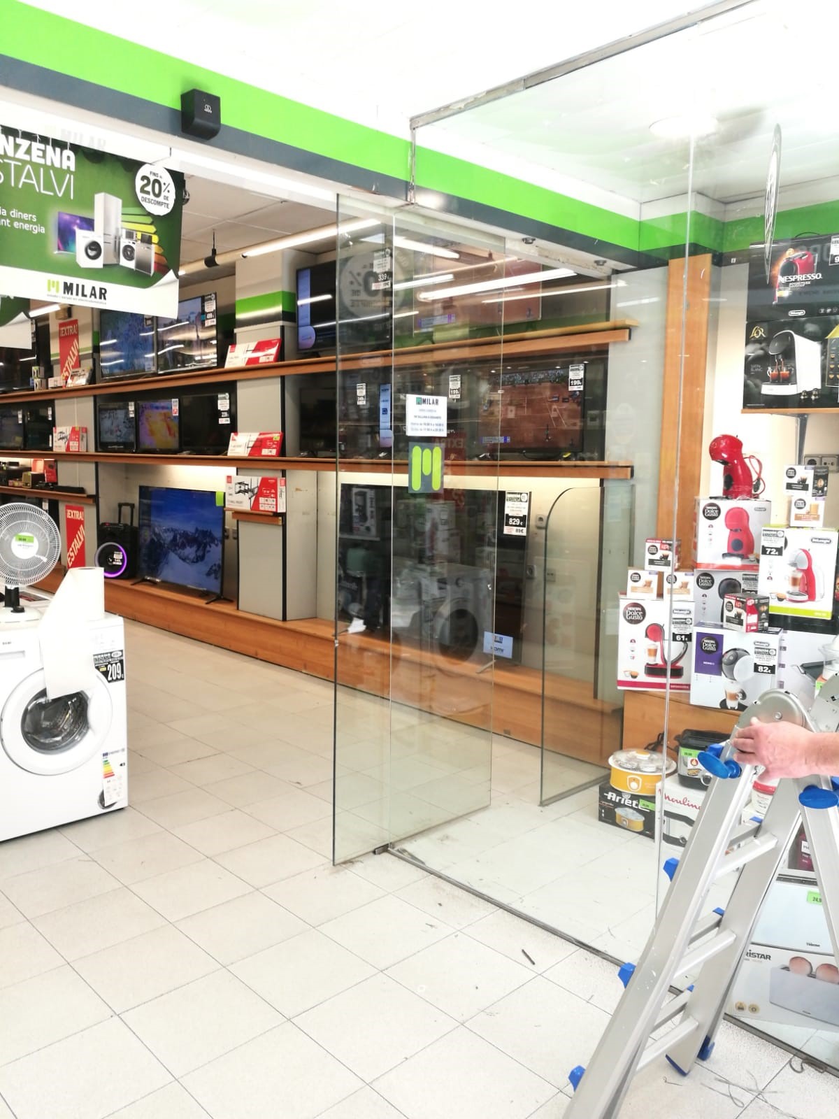 SUSTITUCIÓN ESCAPARATE