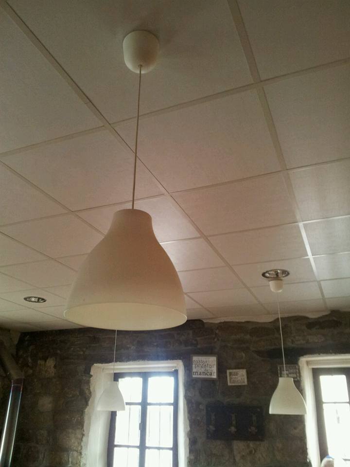 Techo registrable en bar.