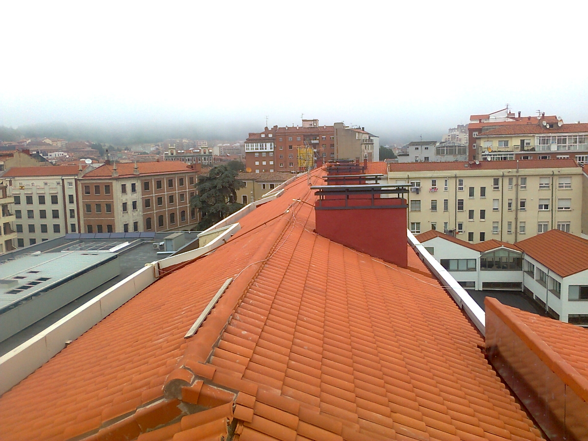 tejado 1700m en calle Oviedo