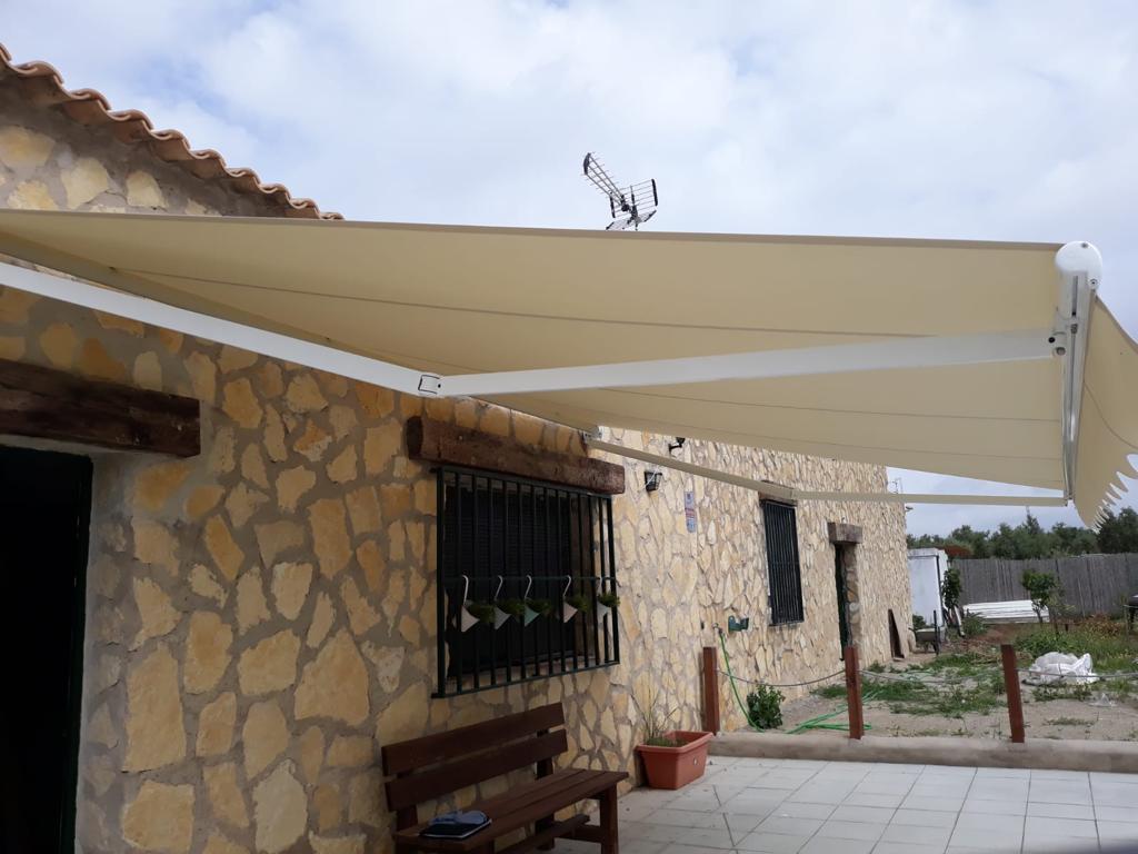 TOLDO EXTENSIBLE MODELO ART 250 LLAZA