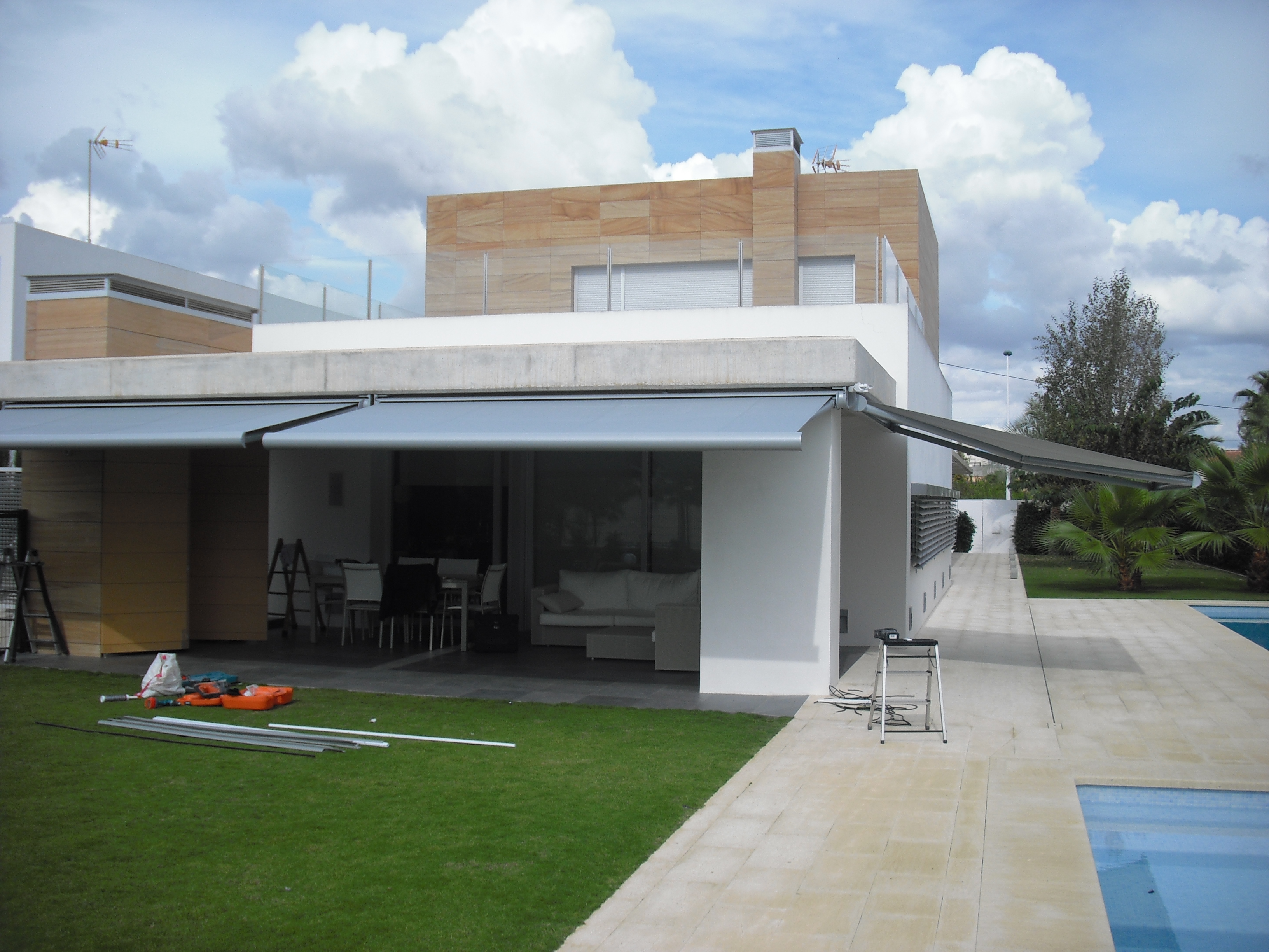 TOLDOS COFRE DISEÑO ABIERTO