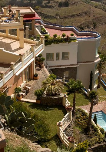 EDIFICIO DE VIVIENDAS DE LUJO (NERJA, MÁLAGA, 1.500.000€)