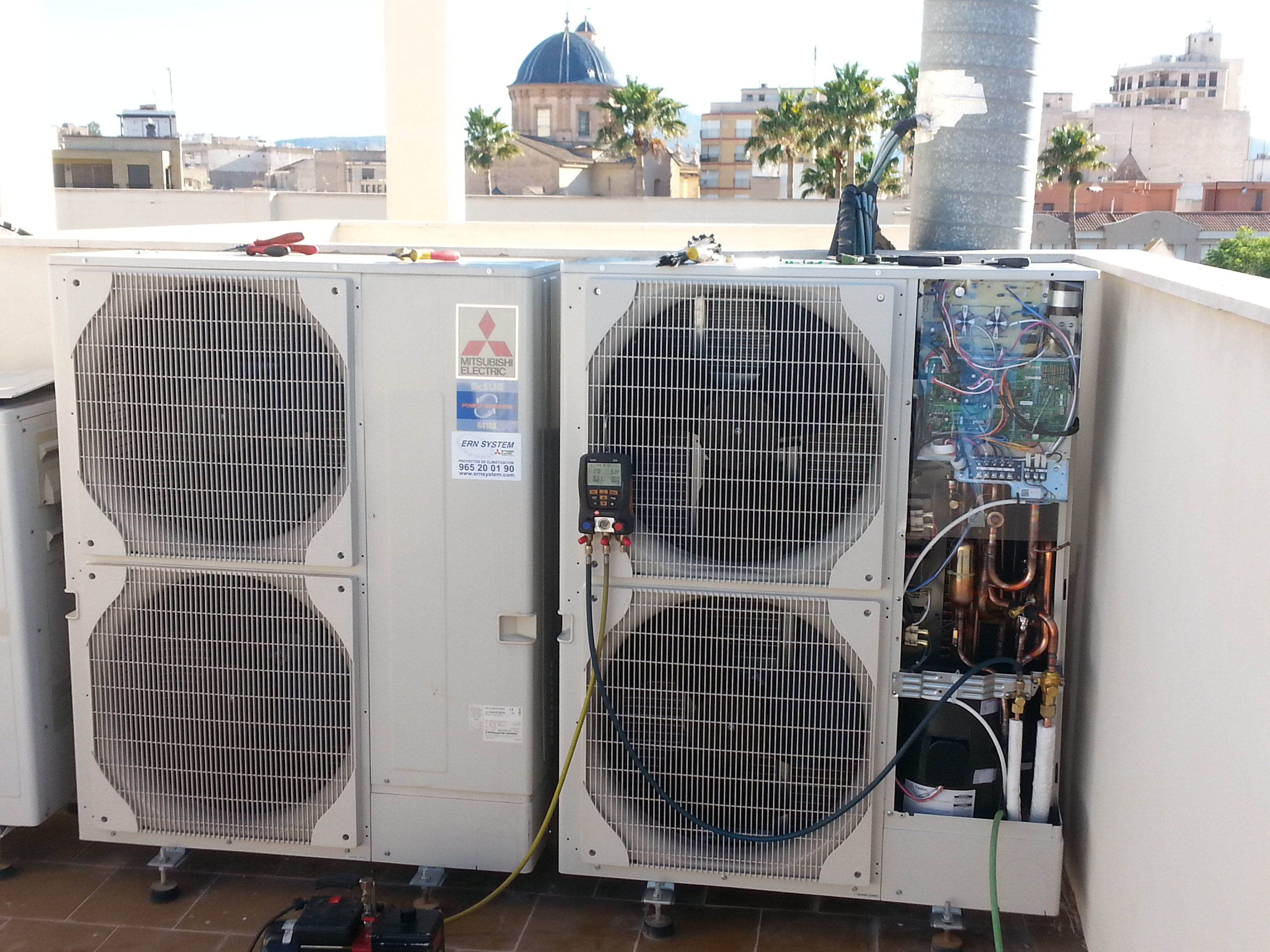 unidades exteriores instaladas en tienda domti aspe