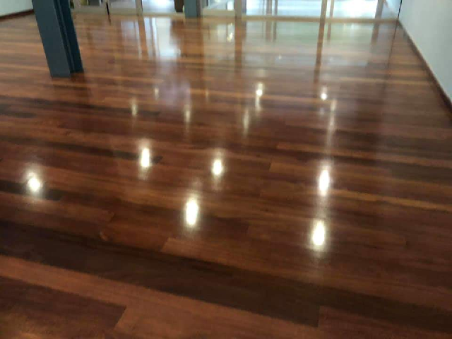 Barniz poliuretano al agua