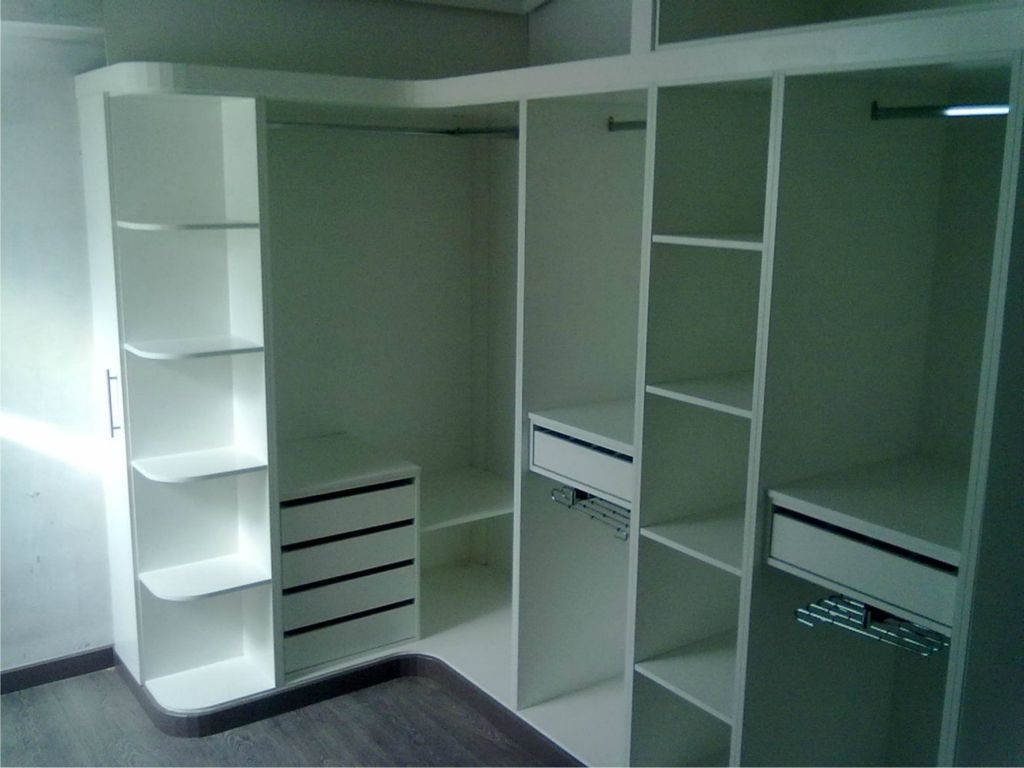 Vestidor fabricado en melamina blanca