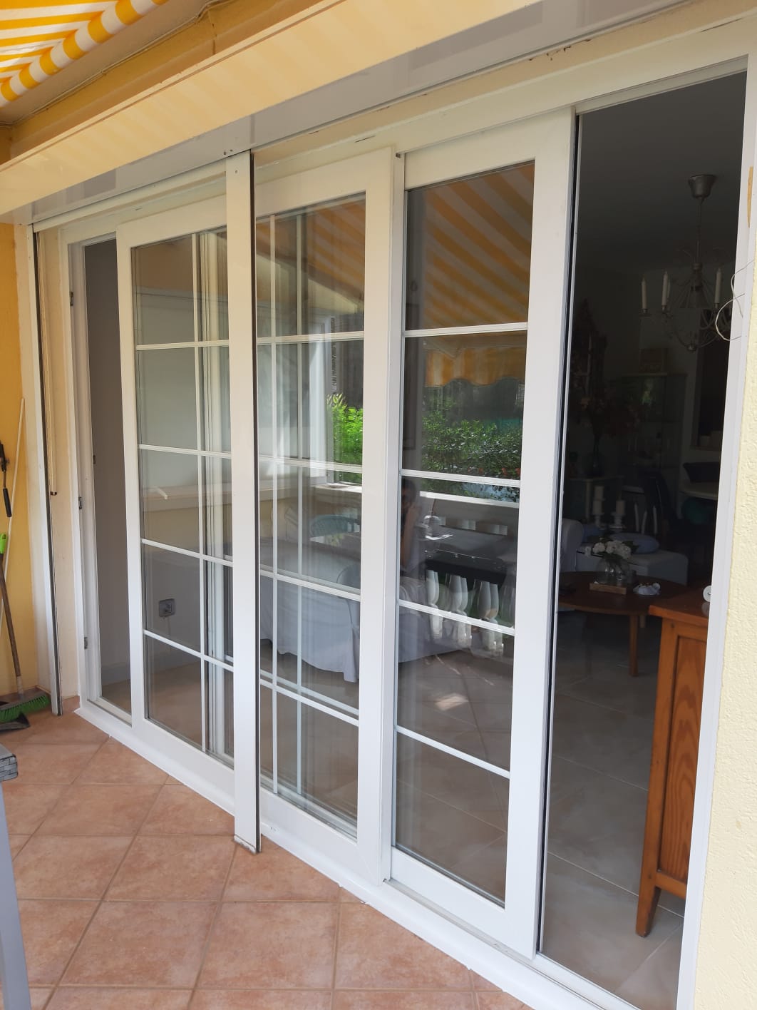 VENTANA PVC CON BARROTILLO INTERIOR