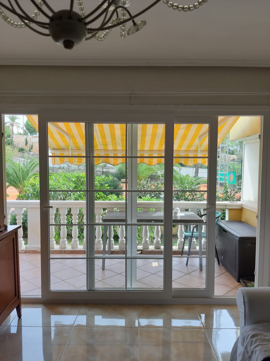 VENTANA PVC CON BARROTILLO INTERIOR