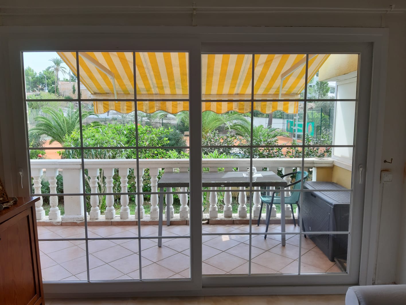 VENTANA PVC CON BARROTILLO INTERIOR