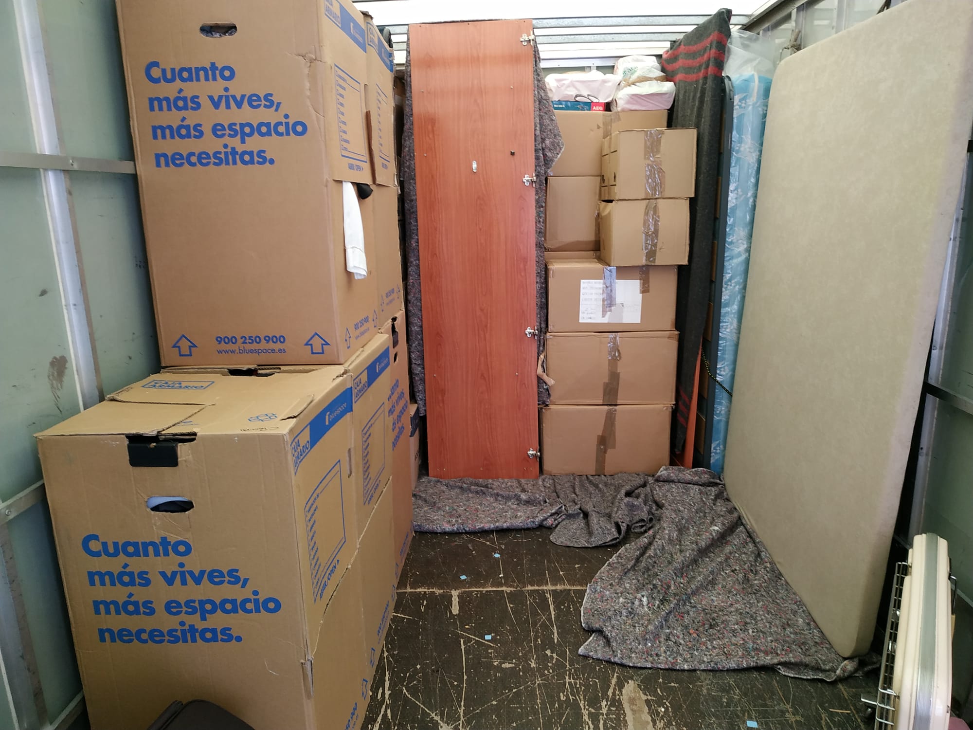Cajas y cajas armario