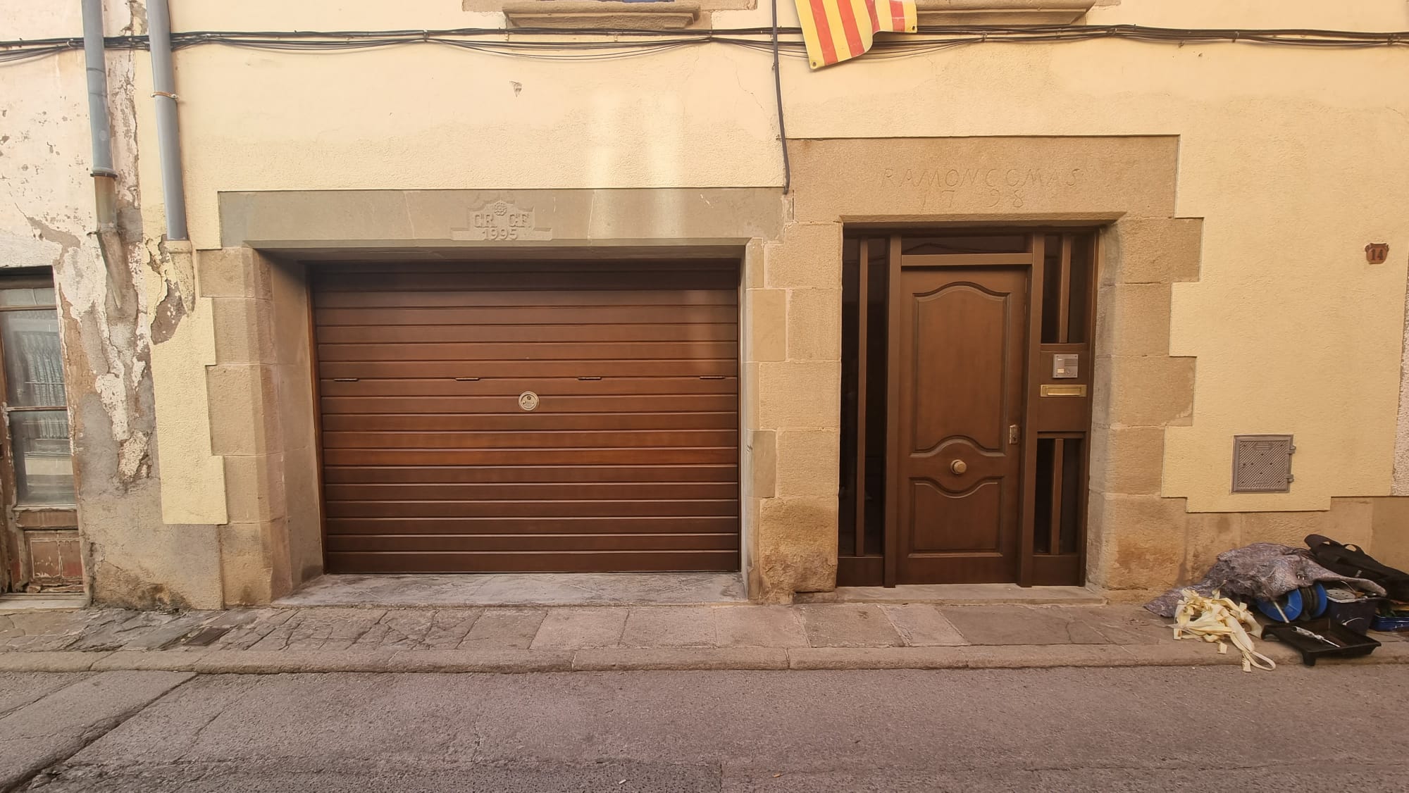 Acabados puerta y garaje