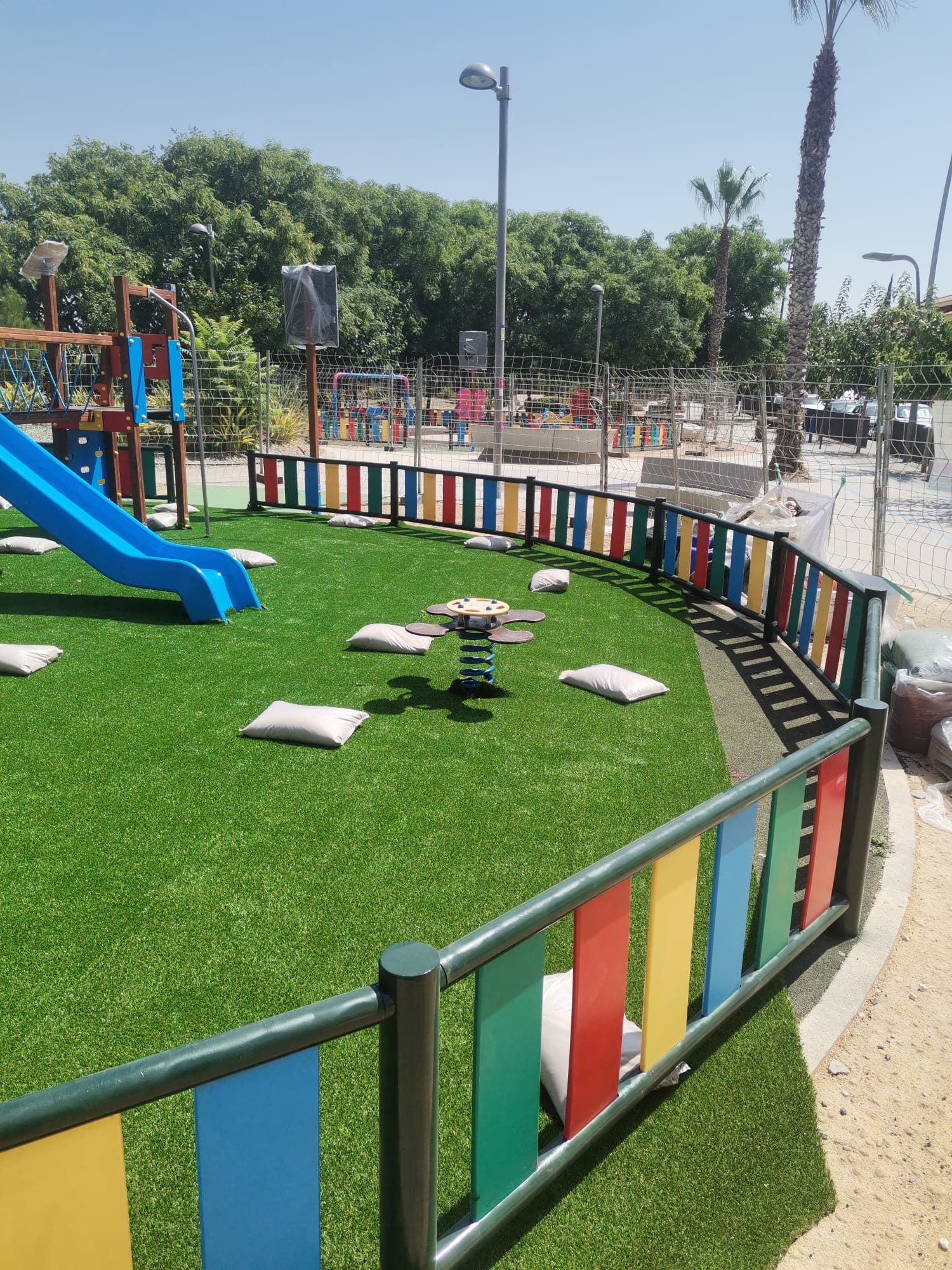 Lugar de Juegos con Cesped Artificial