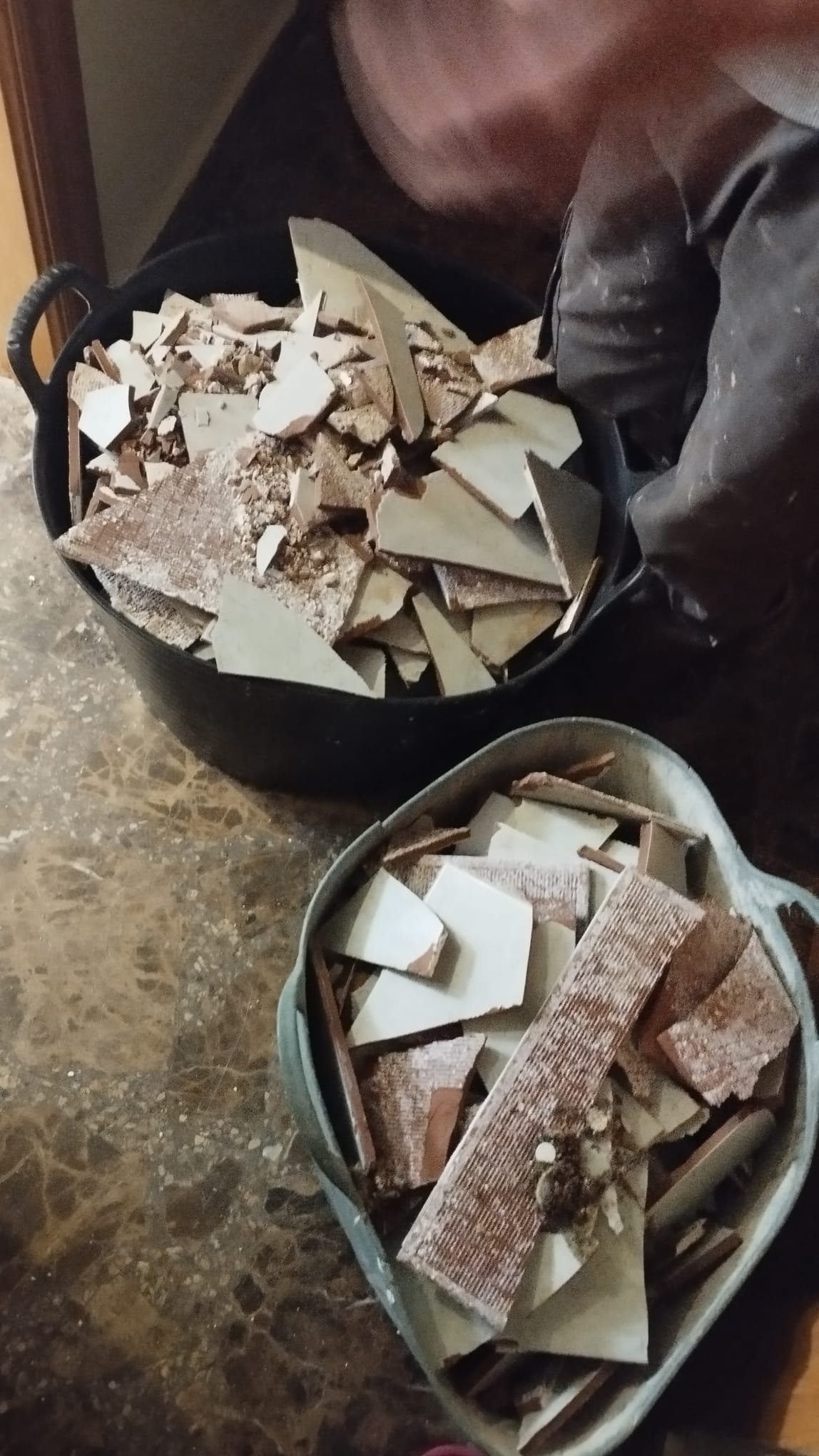 Demolición baldosa existente en Baño