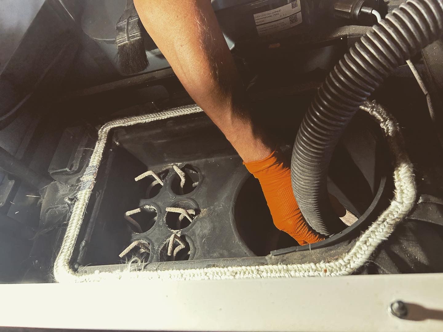 Limpieza y mantenimiento de caldera de Pellets