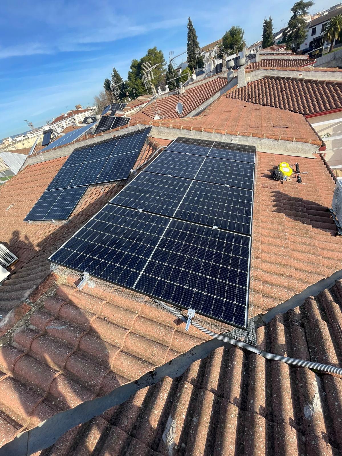 INSTALACIÓN FOTOVOLTAICA 4 kW