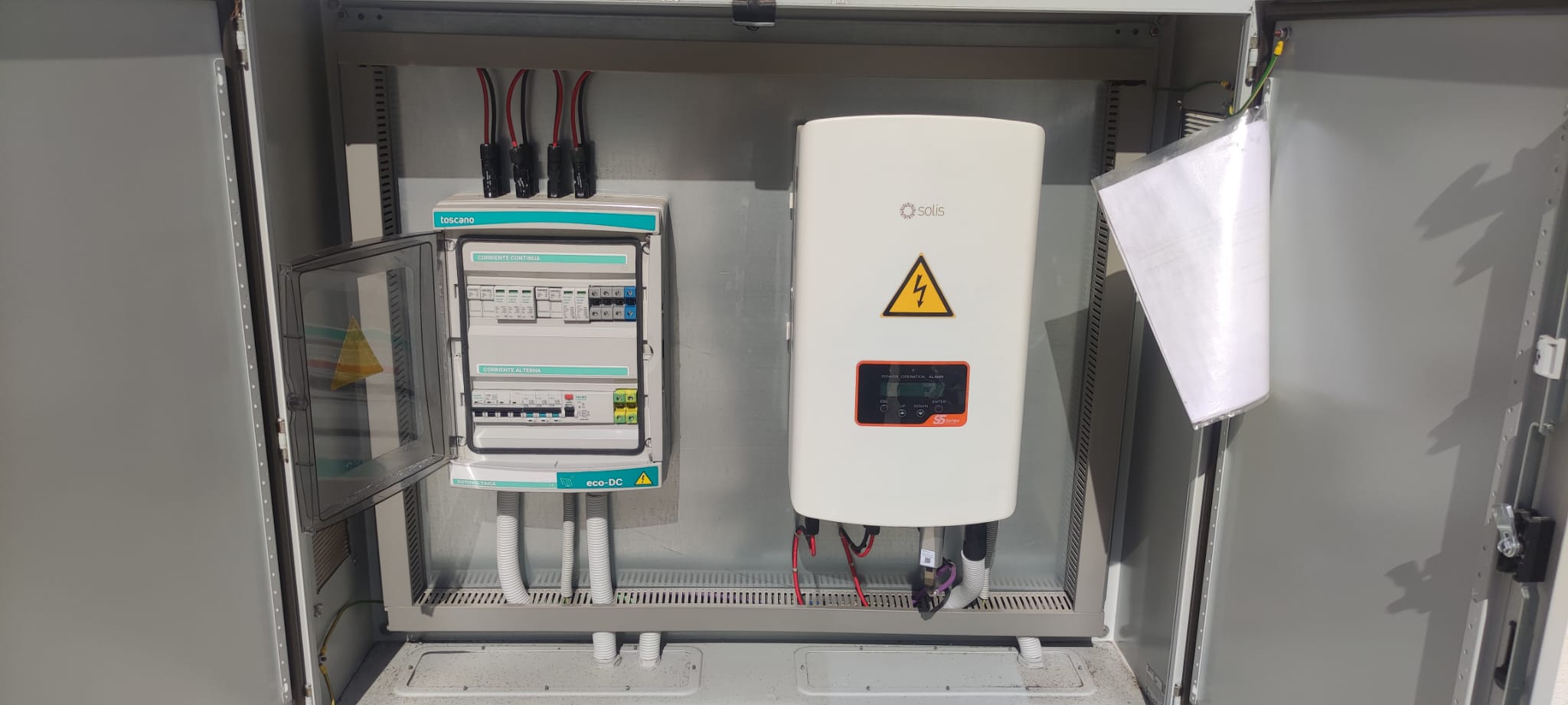 Cuadro de protecciones e inversor eléctrico
