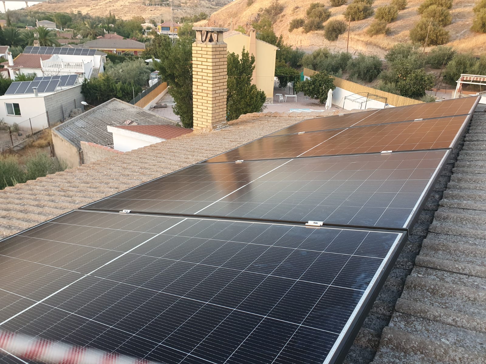 Instalación fotovoltaica con módulos Canadian Solar 500W