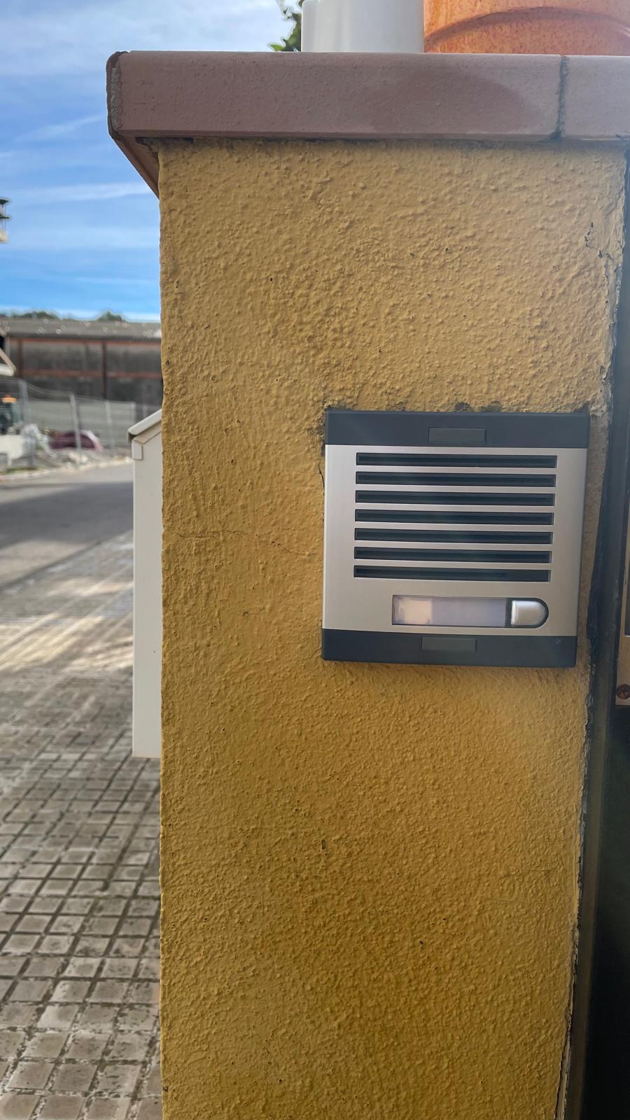 Instalación de telefonillos y porteros automáticos