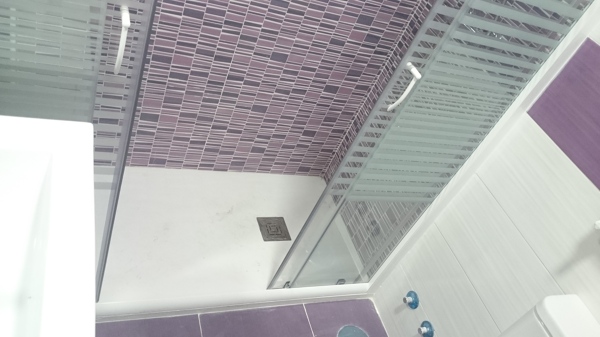 Baño morado