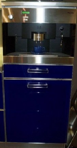 Cafetera integrada en la columna del microondas