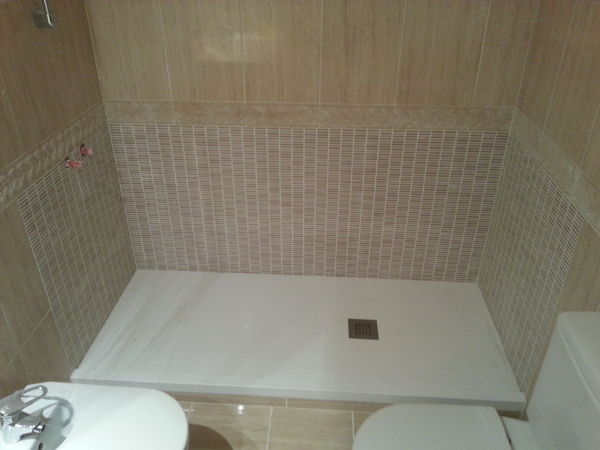 Cambio de bañera por plato de ducha de carga mineral