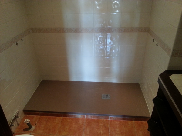 Cambio de bañera por plato de ducha de carga mineral