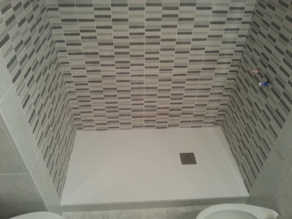 Cambio de bañera por plato de ducha de carga mineral