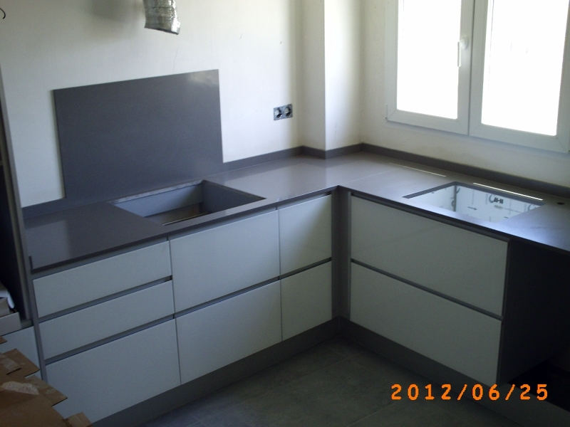 Encimera en silestone gris expo 2 cm.