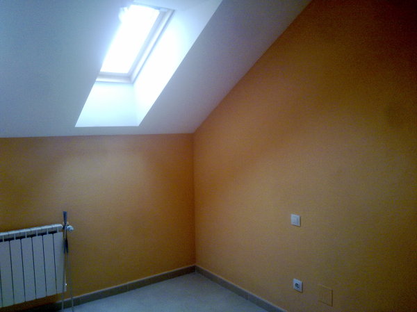 Escalera quitado de gotele y posterior `pintado