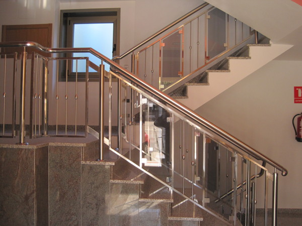 Escaleras pasamanos acero
