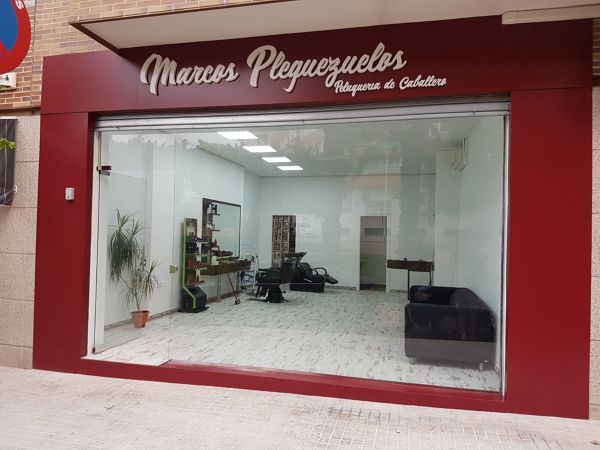 Fachada de chapa sawich y letras en 3D