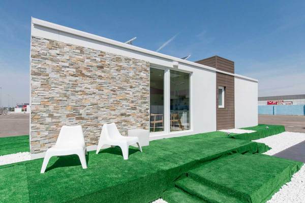 Fachada exterior de la casa en oferta