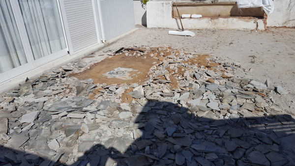 Impermeabilización de terraza con lámina de caucho (EPDM).