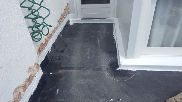 Impermeabilización de terraza con lámina de caucho (EPDM).