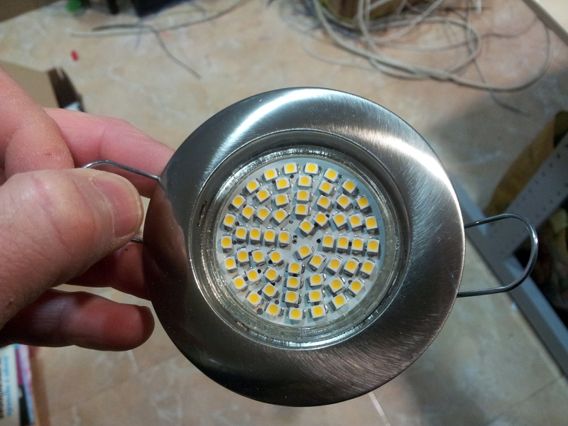Lampara de Led con aro empotrable.