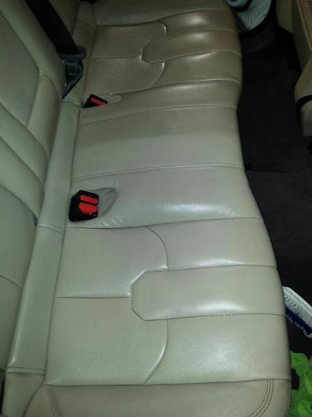 Limpieza de tapicería de coches. Cuero