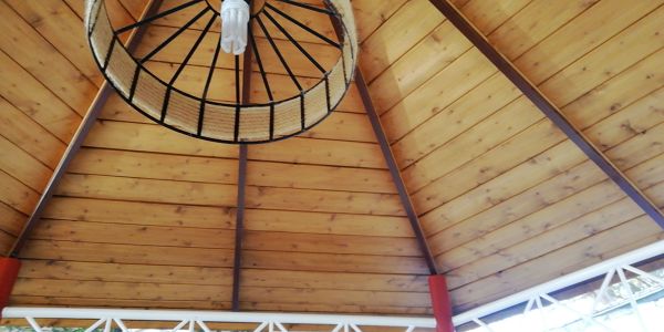 Mantenimiento y barnizado de casas de madera