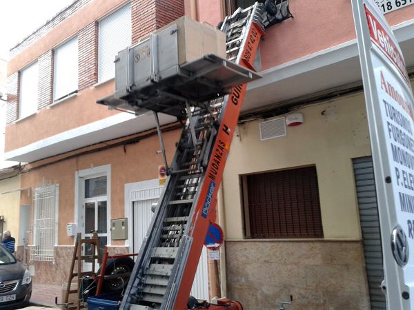 MUDANZAS GUIRAO