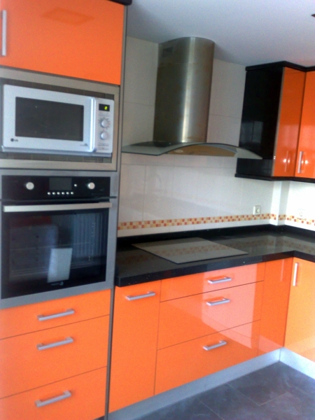 NEGRO INTENSO NARANJA ALTO BRILLO
