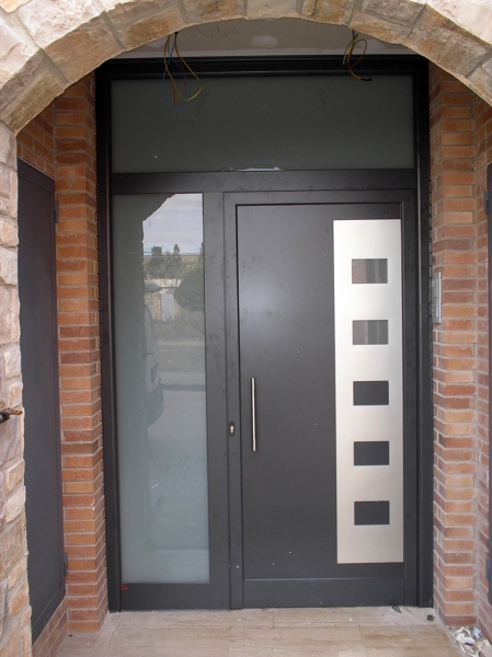 OFERTA 10% EN PUERTAS DE CALLE DE ALUMINIO