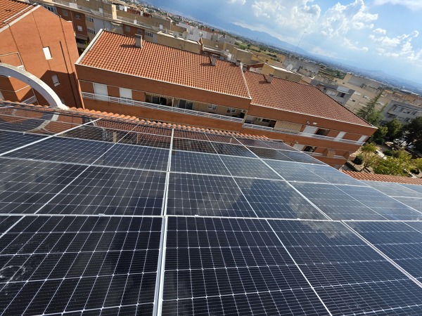 PANELES SOLARES 600W