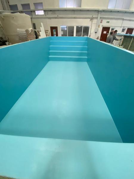 PISCINA EN STOCK