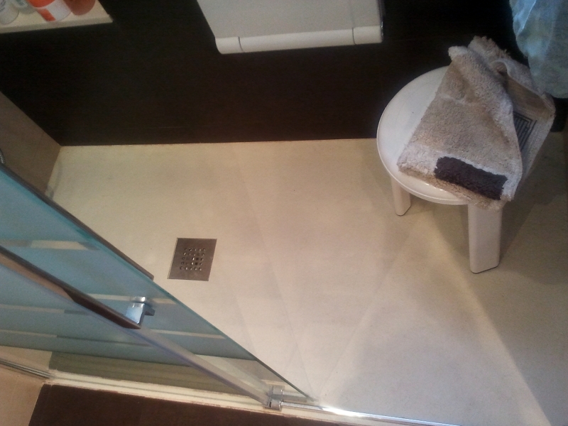 Plato ducha en rasado con suelo lavabo