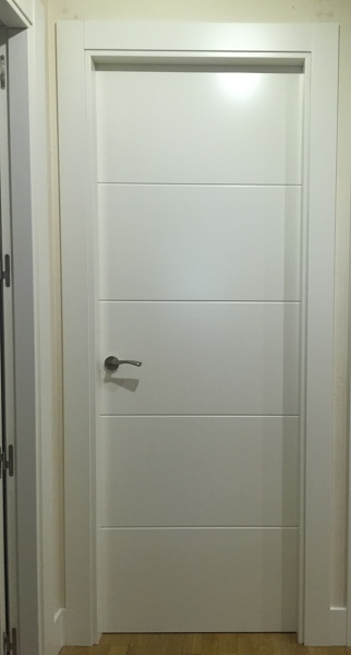 Puerta lacada