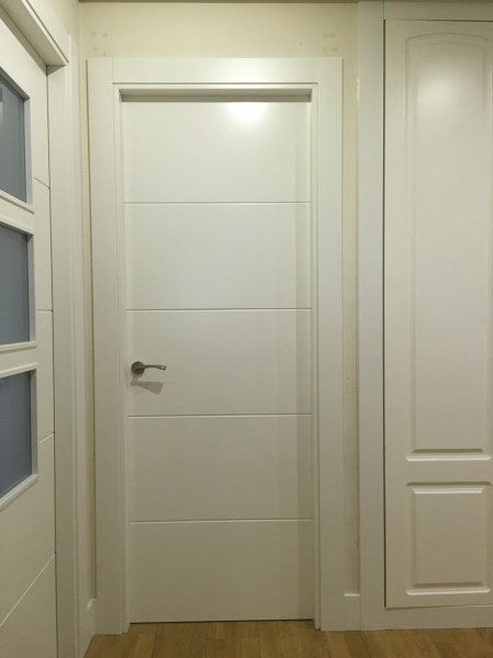 Puerta lacada