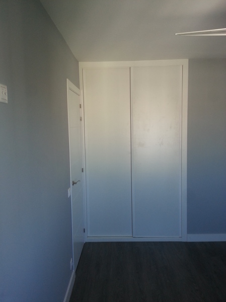 salón y puertas