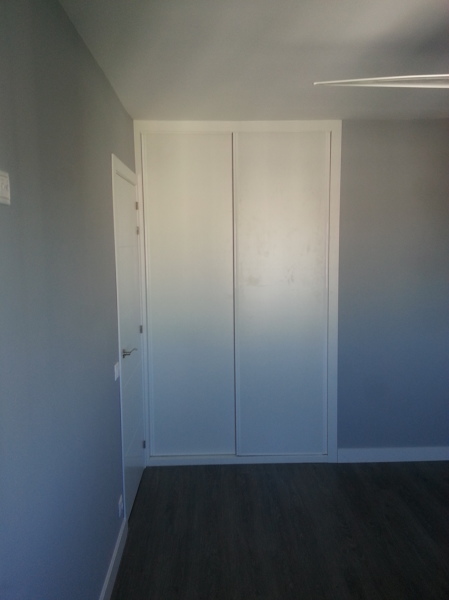 salón y puertas